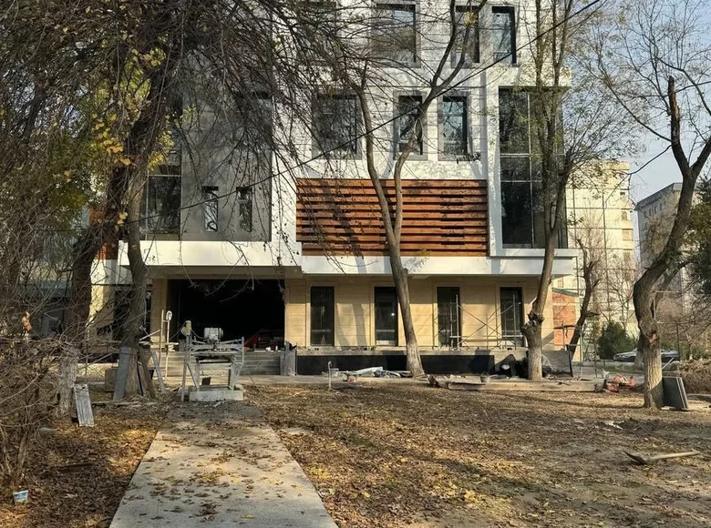 Коммерческое помещение 2 000 м² в Ташкенте, Узбекистан