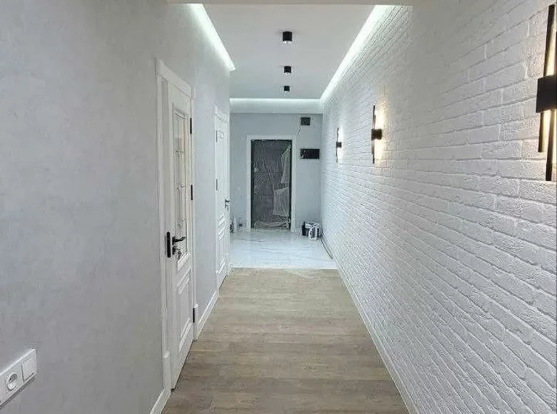 Kvartira 3 xonalar 71 m² Samarqandda