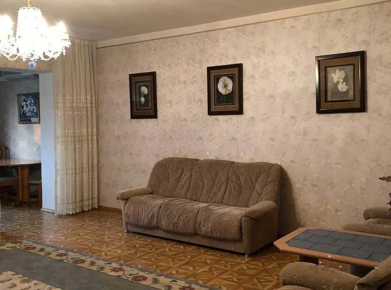 Kvartira 3 xonalar 67 m² Toshkentda