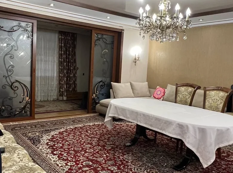 Kvartira 4 xonalar 120 m² Toshkentda