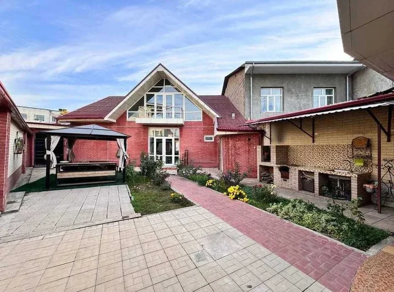 Uy 7 xonalar 500 m² Toshkentda, Oʻzbekiston