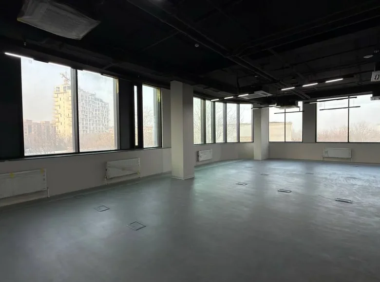 Сдается в аренду офисные помещения в бизнес-центре класса A, расположенном в Мирзо-Улугбекском районе.