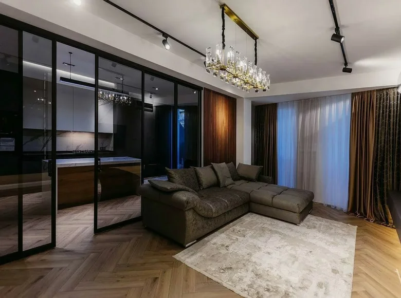 Kvartira 3 xonalar 130 m² Toshkentda, Oʻzbekiston