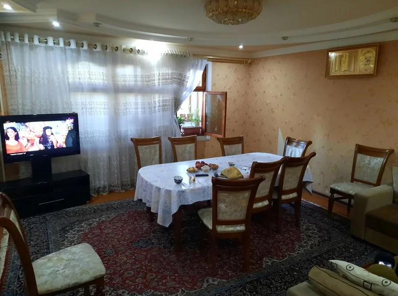 Kvartira 3 xonalar 77 m² Toshkentda