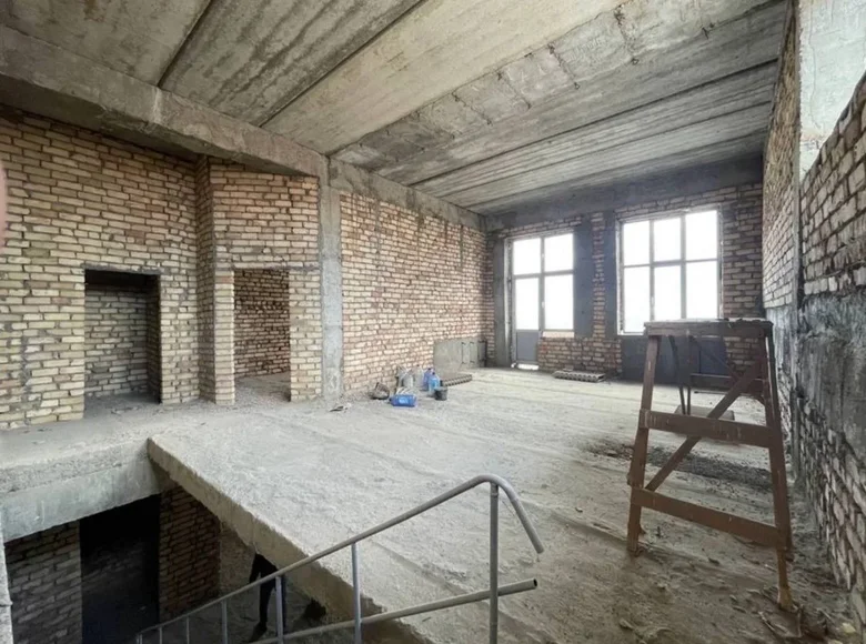 Pentxaus 7 xonalar 411 m² Toshkentda