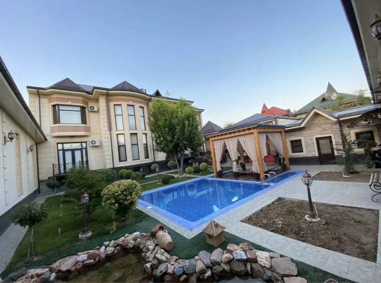 Uy 7 xonalar 300 m² Toshkentda, Oʻzbekiston