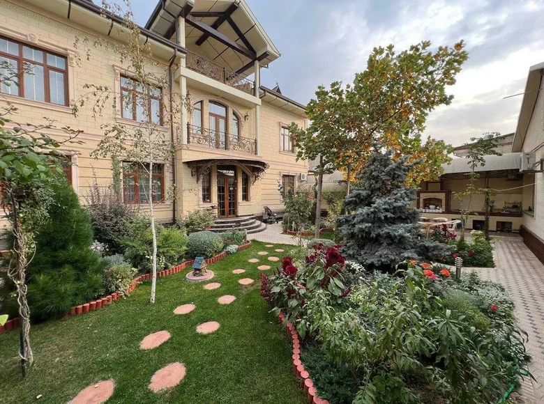 Kottej 8 xonalar 600 m² Toshkentda, Oʻzbekiston