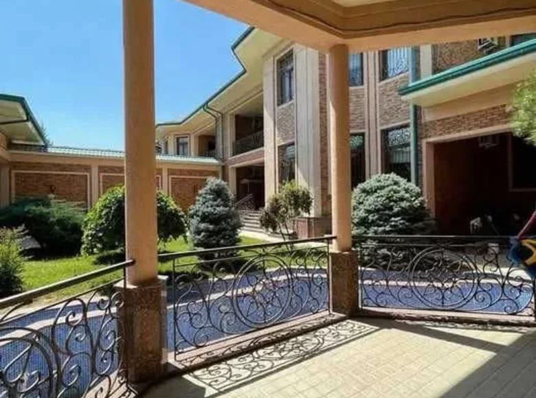 Uy 6 xonalar 400 m² Toshkentda, Oʻzbekiston