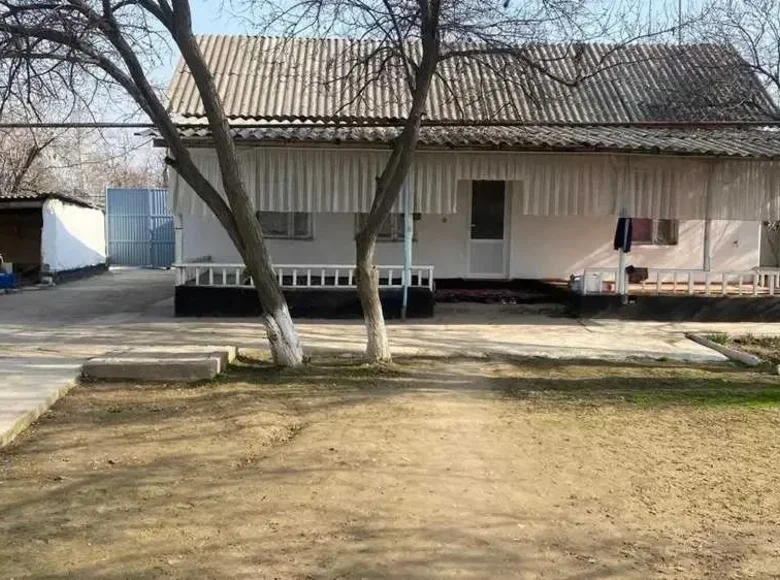 Uy 6 xonalar 1 200 m² Toshkentda