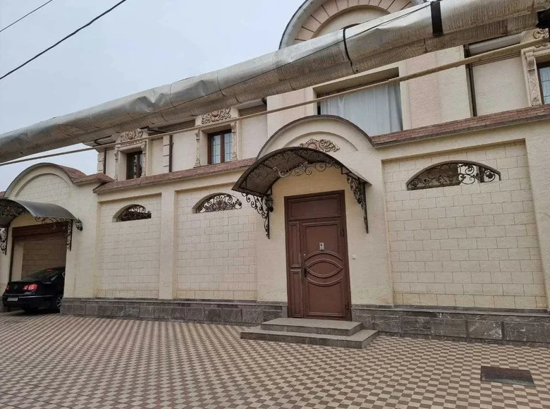 Uy 7 xonalar 450 m² Toshkentda, Oʻzbekiston