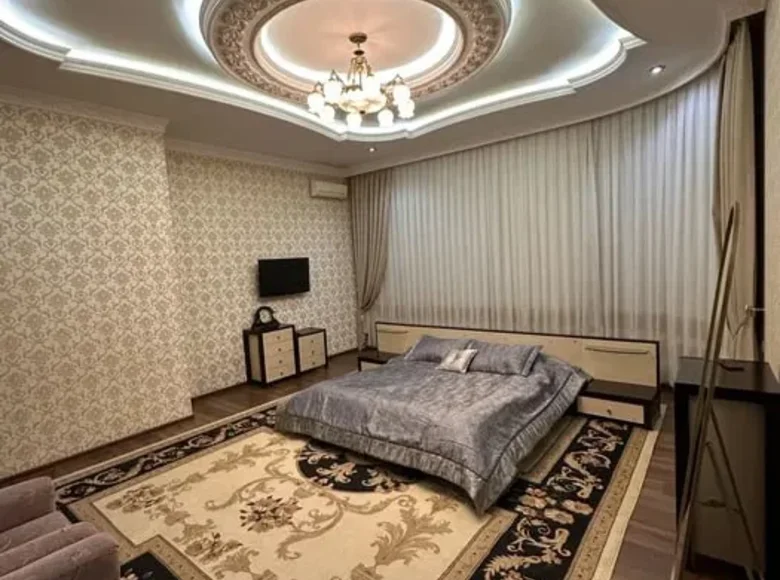Uy 8 xonalar 360 m² in Konimex tumani