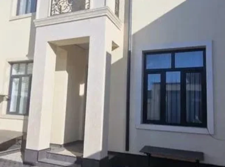 Uy 5 xonalar 250 m² Toshkentda, Oʻzbekiston