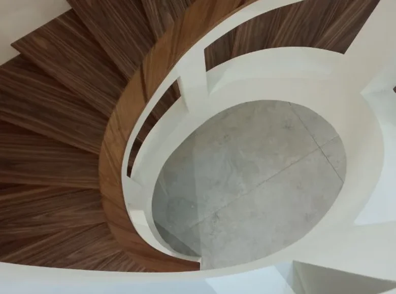 Ko'p darajali kvartiralar 5 xonalar 200 m² Toshkentda