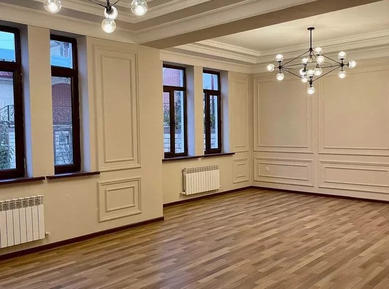 Uy 5 xonalar 875 m² Nukusda