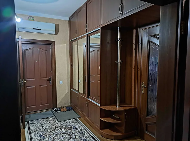 Kvartira 3 xonalar 77 m² Toshkentda