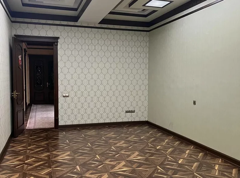 Kvartira 3 xonalar 2 000 m² Toshkentda