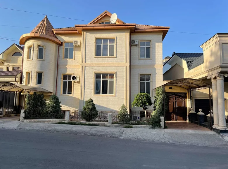 Uy 6 xonalar 600 m² Toshkentda, Oʻzbekiston