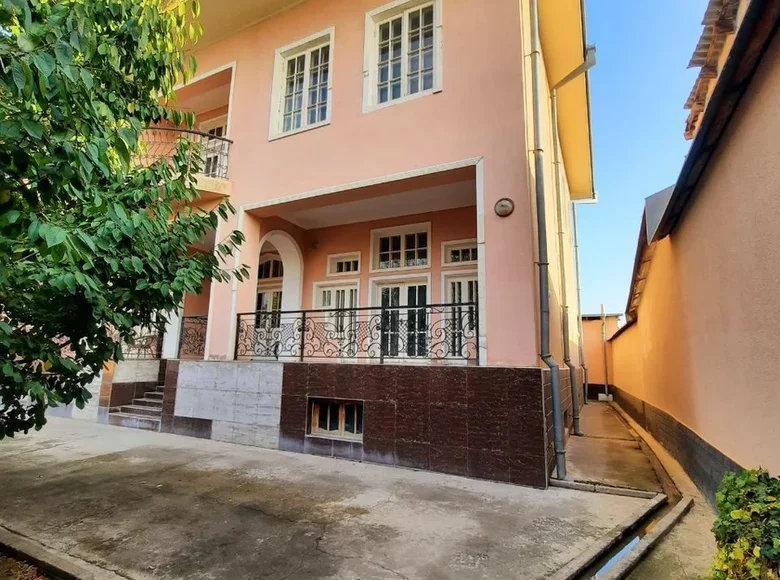 Kottej 7 xonalar 750 m² Kibrayda