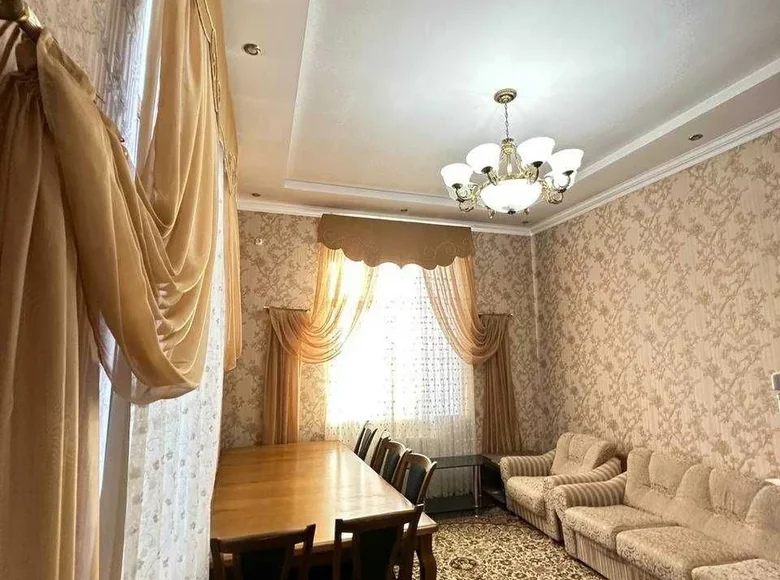 Uy 6 xonalar 450 m² Toshkentda