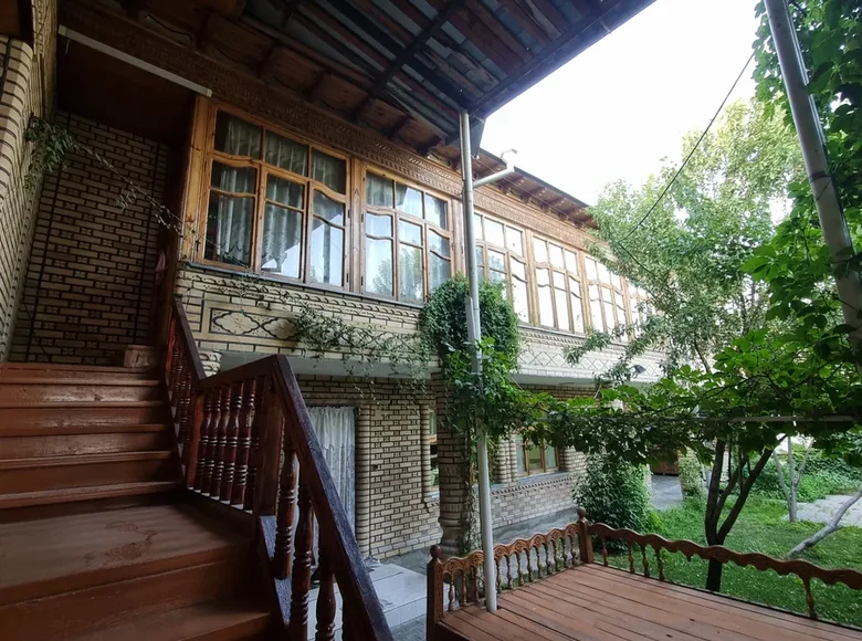 Uy 9 xonalar 640 m² in Konimex tumani