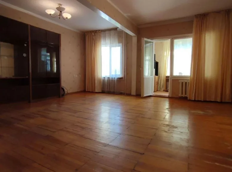 Kvartira 4 xonalar 93 m² Toshkentda