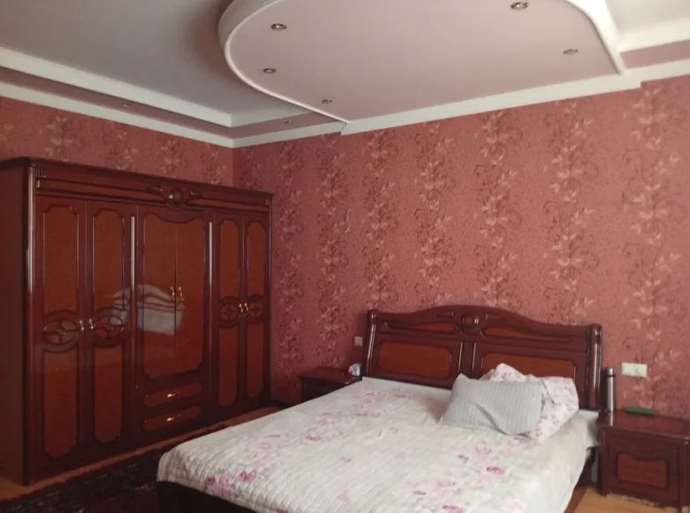 Uy 7 xonalar 375 m² O‘zbekistonda