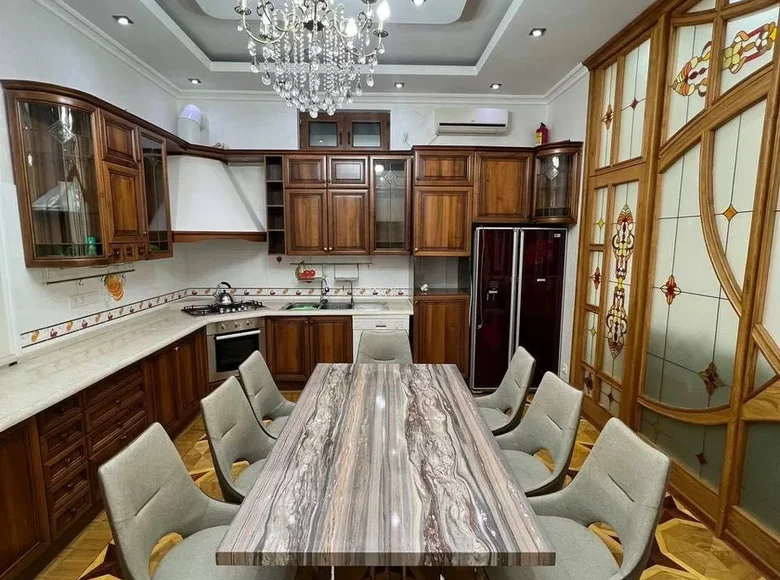 Дом 6 комнат 5 500 м² в Ташкенте, Узбекистан