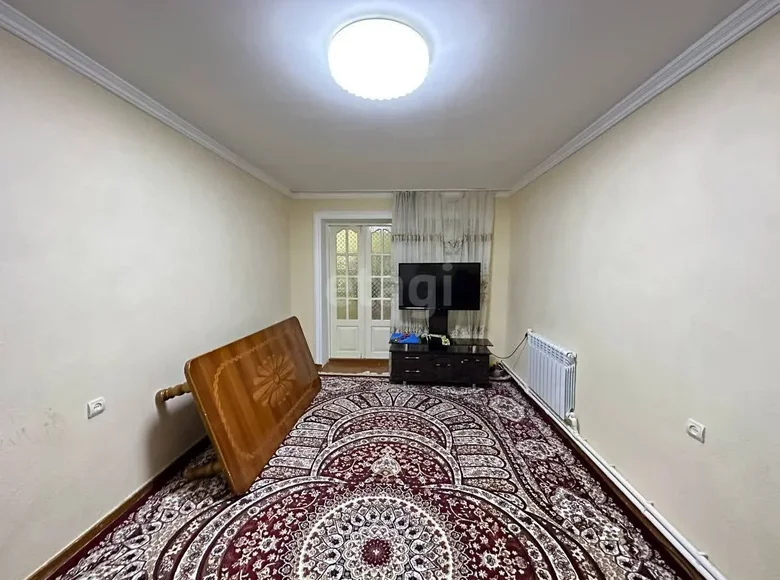 Kvartira 4 xonalar 70 m² Samarqandda