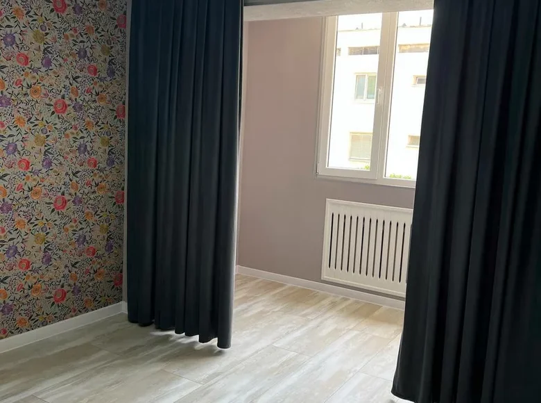 Kvartira 1 xona 45 m² Toshkentda