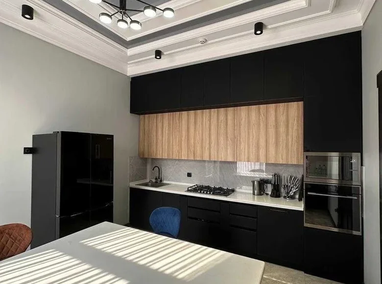 Uy 5 xonalar 300 m² Toshkentda, Oʻzbekiston