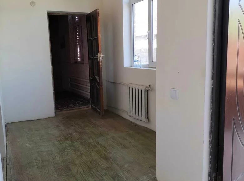 Uy 3 xonalar 400 m² Toshkentda, Oʻzbekiston