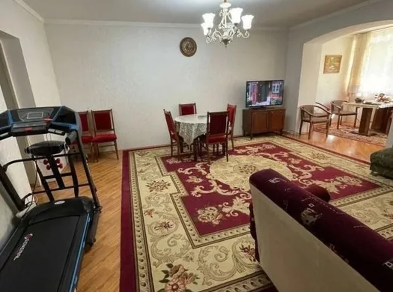 Kvartira 4 xonalar 80 m² Toshkentda