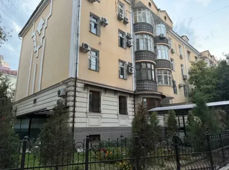 Kvartira 4 xonalar 170 m² Toshkentda