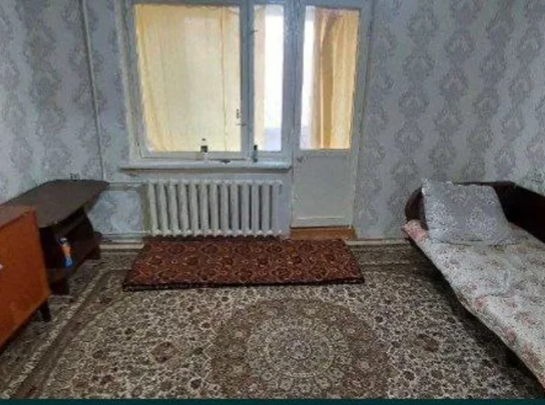 Юнусобод 2-кварталда 1 хоналик уй 2-этаж оилага берилади 