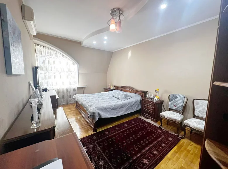 Kvartira 6 xonalar 280 m² Toshkentda