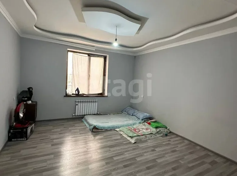 Kvartira 3 xonalar 82 m² Samarqandda