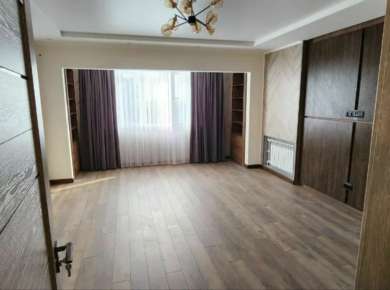 Kvartira 4 xonalar 90 m² Toshkentda