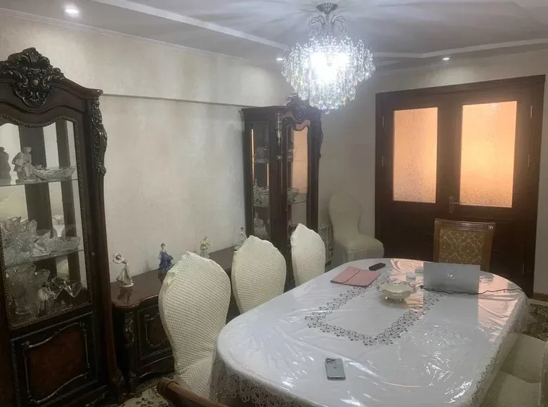 Kvartira 4 xonalar 90 m² Toshkentda