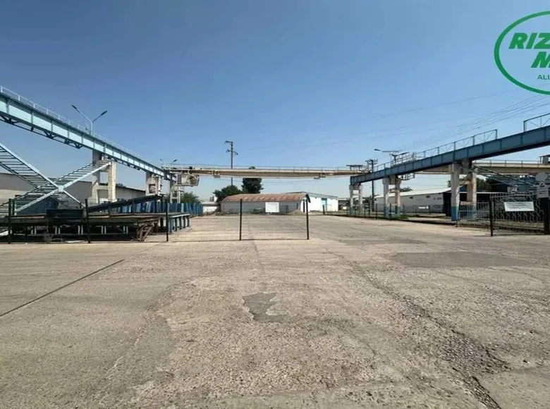 Коммерческое помещение 1 000 м² в Ташкенте, Узбекистан