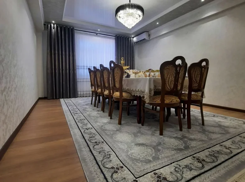 Kvartira 4 xonalar 130 m² Toshkentda