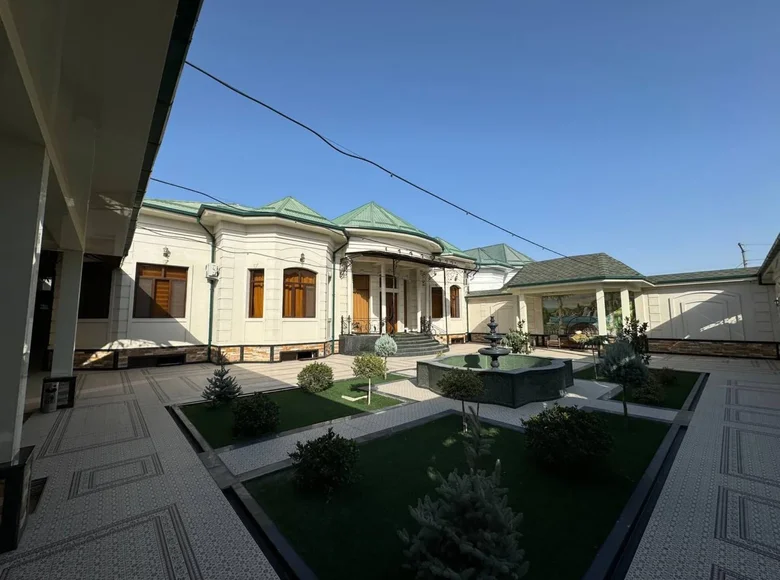 Uy 9 xonalar 900 m² Toshkentda, Oʻzbekiston