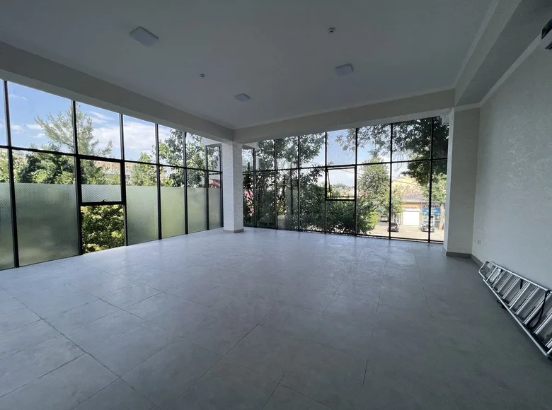 Коммерческое помещение 3 000 м² в Ташкенте, Узбекистан