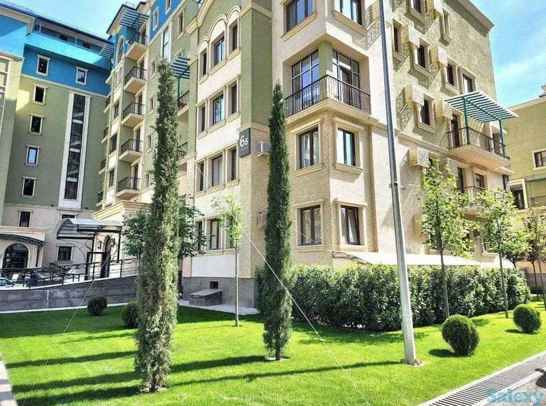 Ko'p darajali kvartiralar 4 xonalar 140 m² Toshkentda