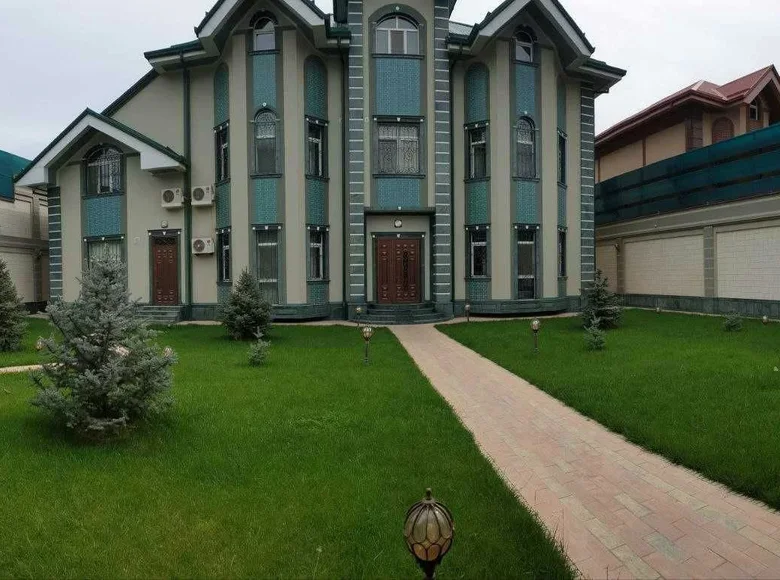 Дом 11 комнат 1 200 м² в Ташкенте, Узбекистан