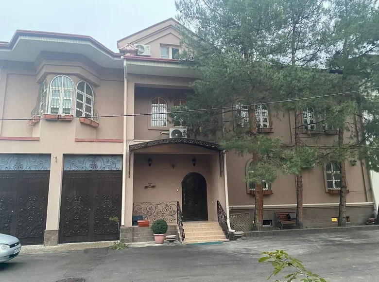 Uy 9 xonalar 800 m² Toshkentda, Oʻzbekiston