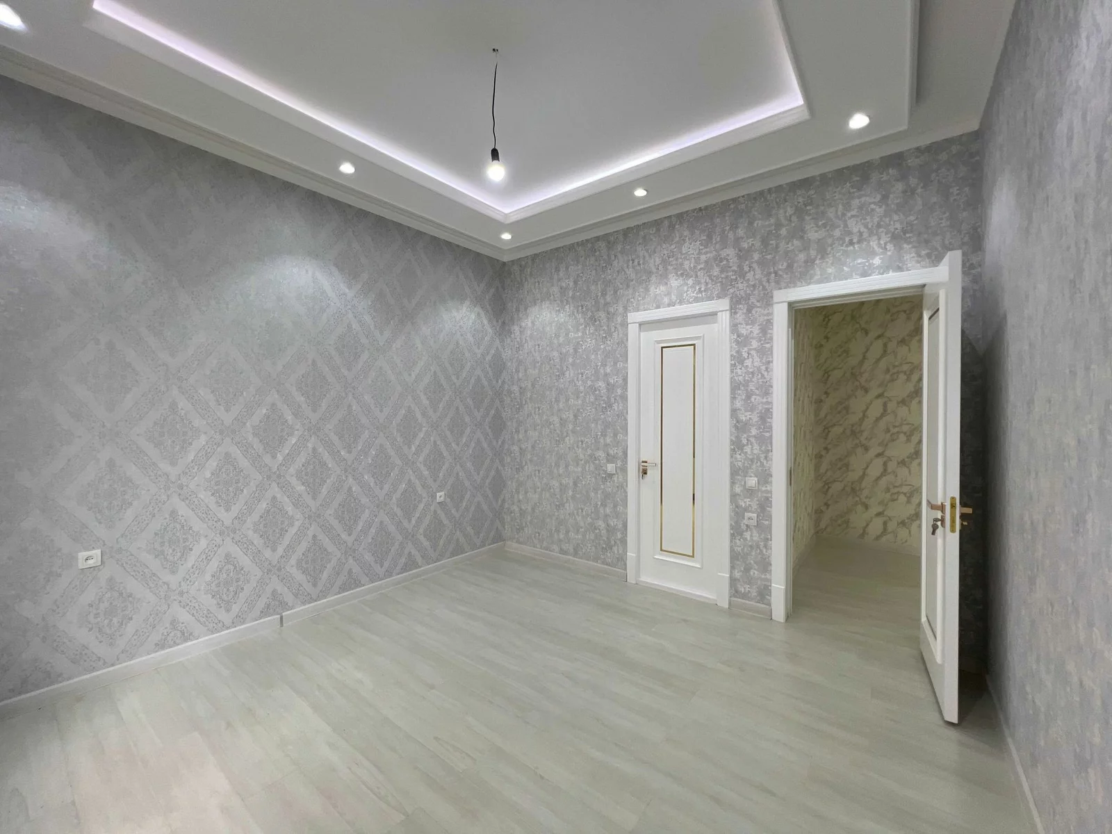 Onlayn porno filmlarni tomosha qiling: homilador ayollar shit va pee