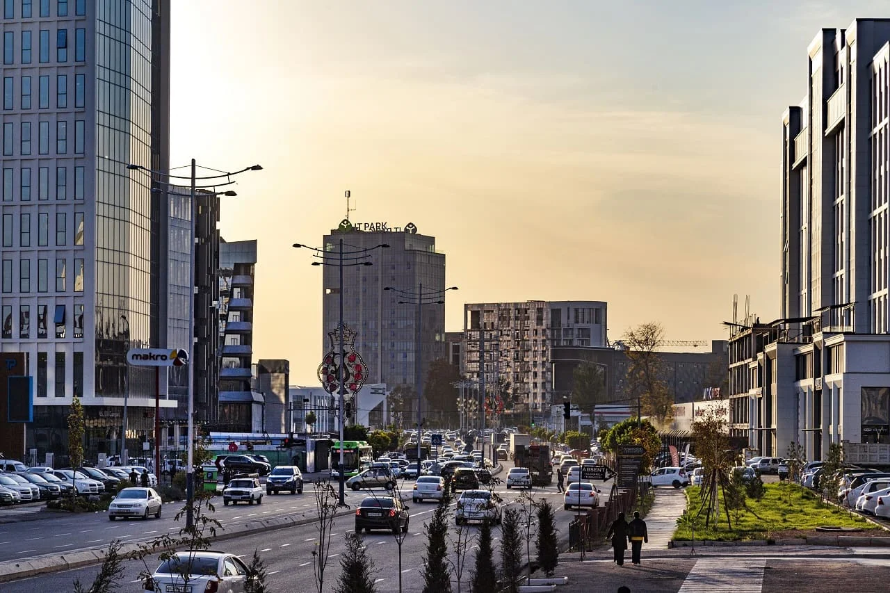 Большое количество машин в Ташкенте