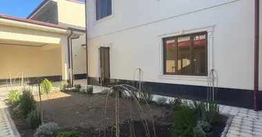 Дом 5 комнат в Ташкент, Узбекистан