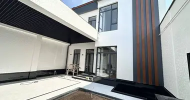 Дом 5 комнат в Ташкент, Узбекистан