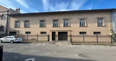 Дом 9 комнат в Ташкент, Узбекистан